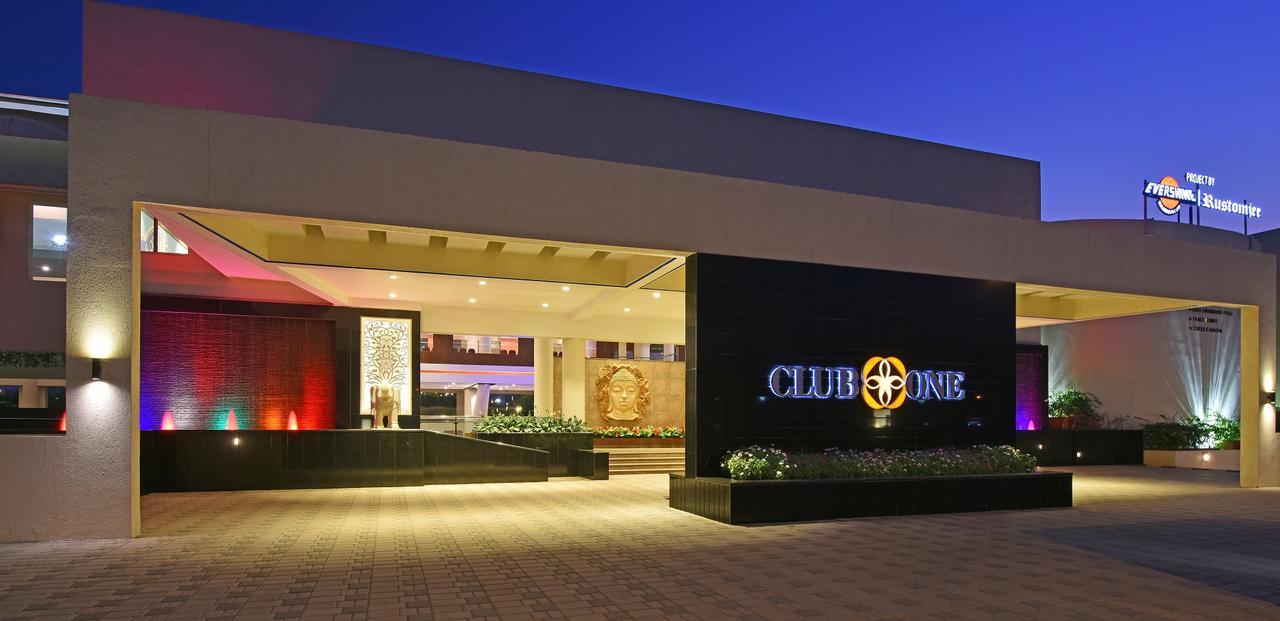 Club One Hotel Manor Exterior foto